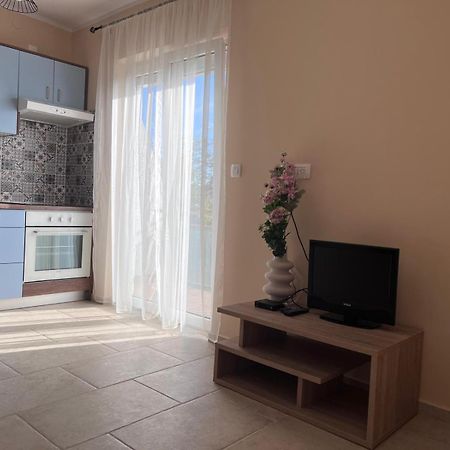 Marina Apartment Малинска Екстериор снимка
