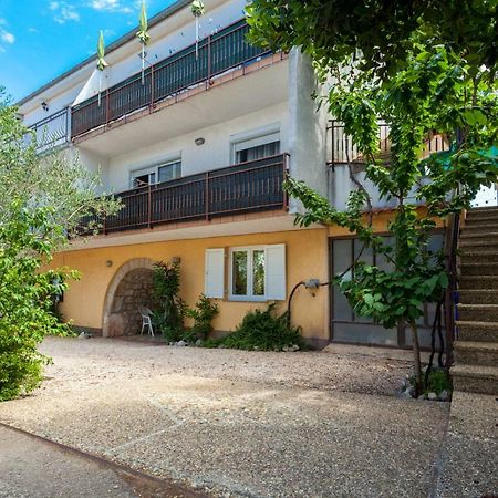 Marina Apartment Малинска Екстериор снимка