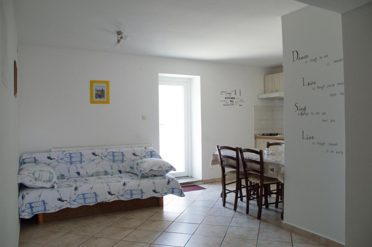 Marina Apartment Малинска Екстериор снимка