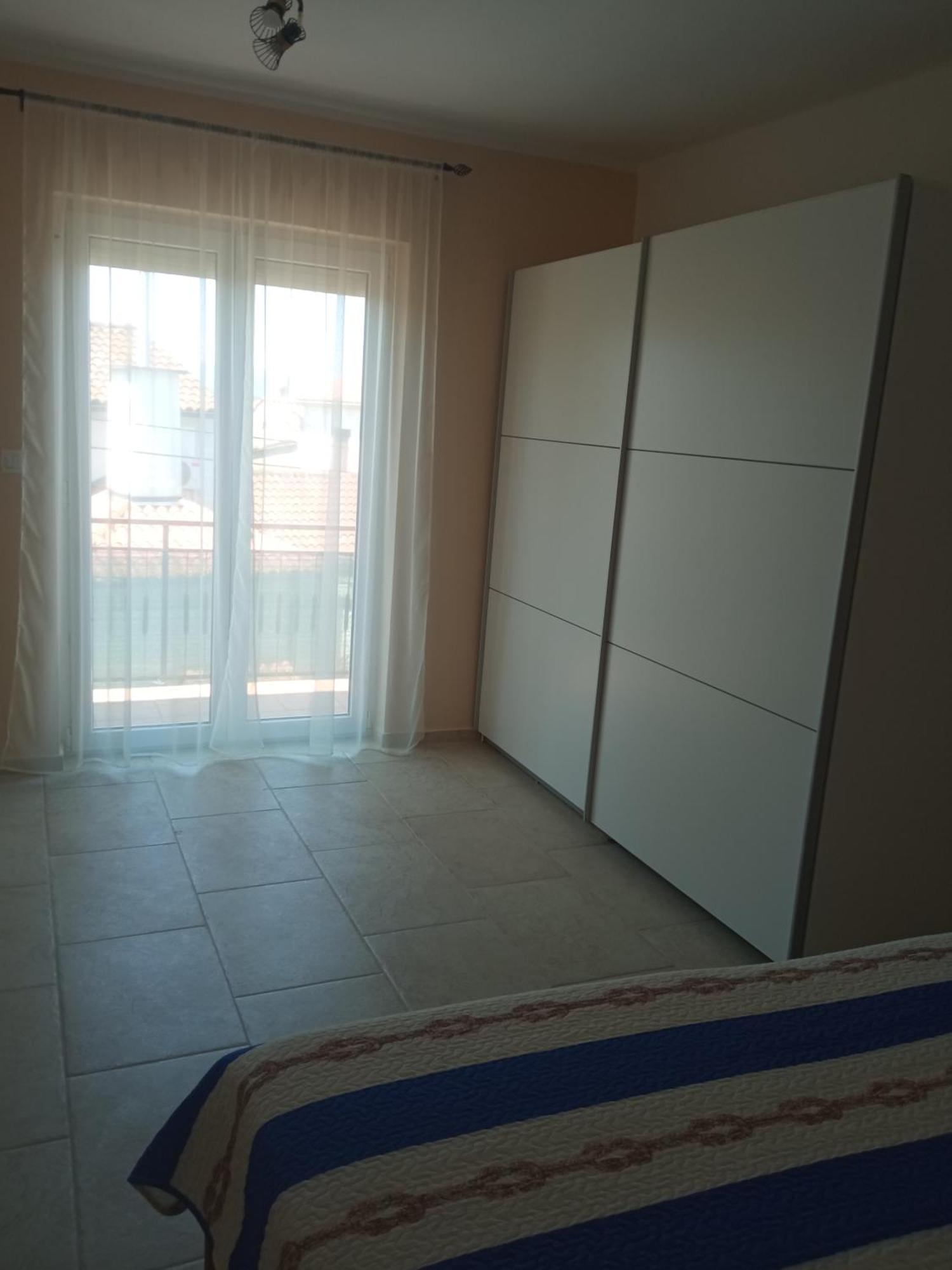 Marina Apartment Малинска Екстериор снимка