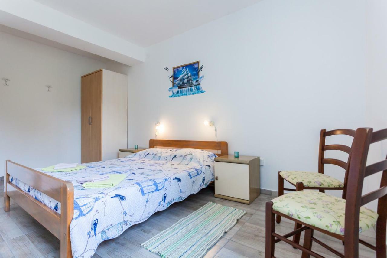 Marina Apartment Малинска Екстериор снимка