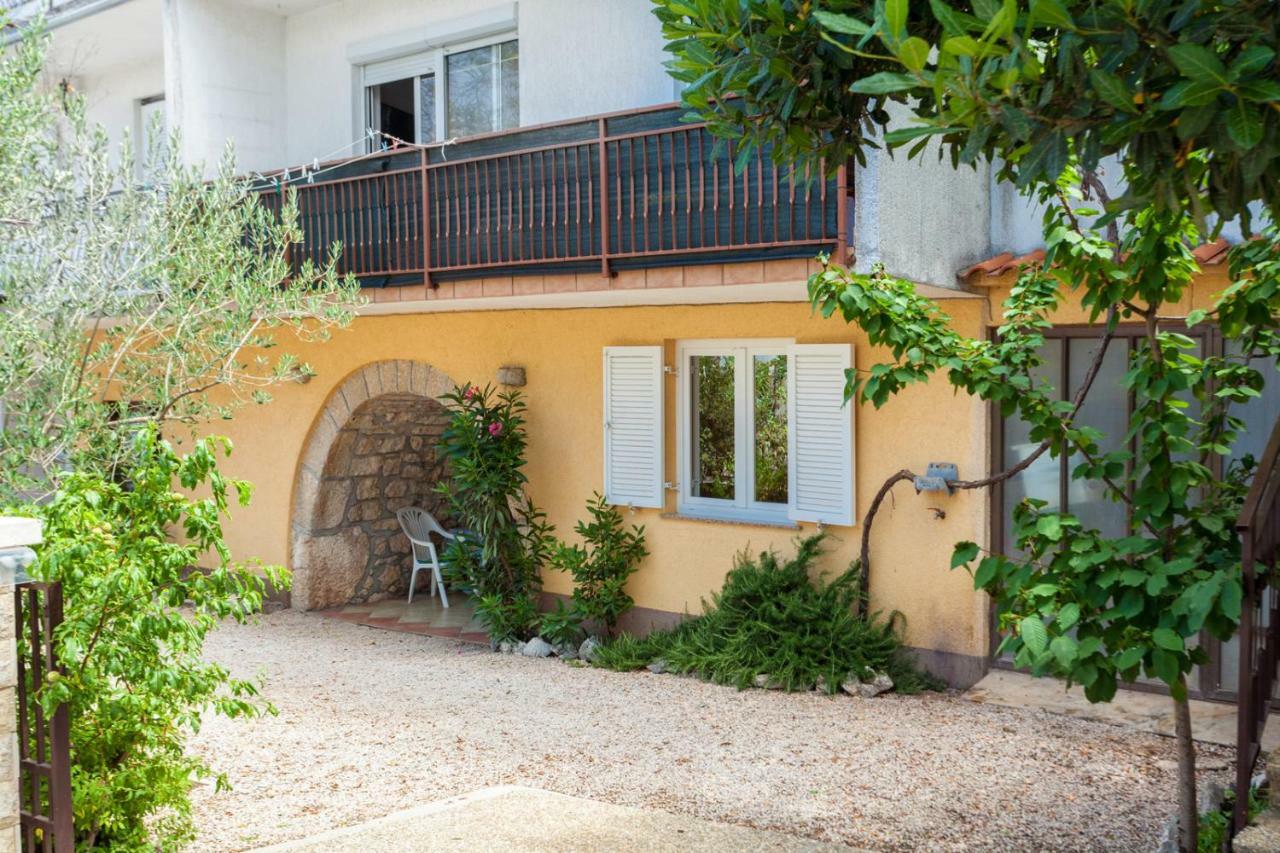 Marina Apartment Малинска Екстериор снимка