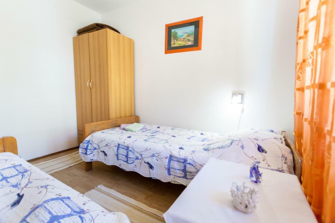 Marina Apartment Малинска Екстериор снимка