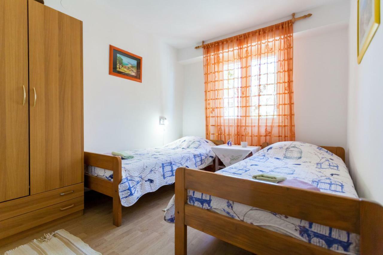 Marina Apartment Малинска Екстериор снимка
