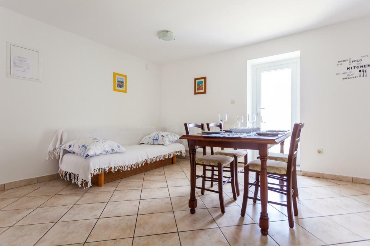 Marina Apartment Малинска Екстериор снимка