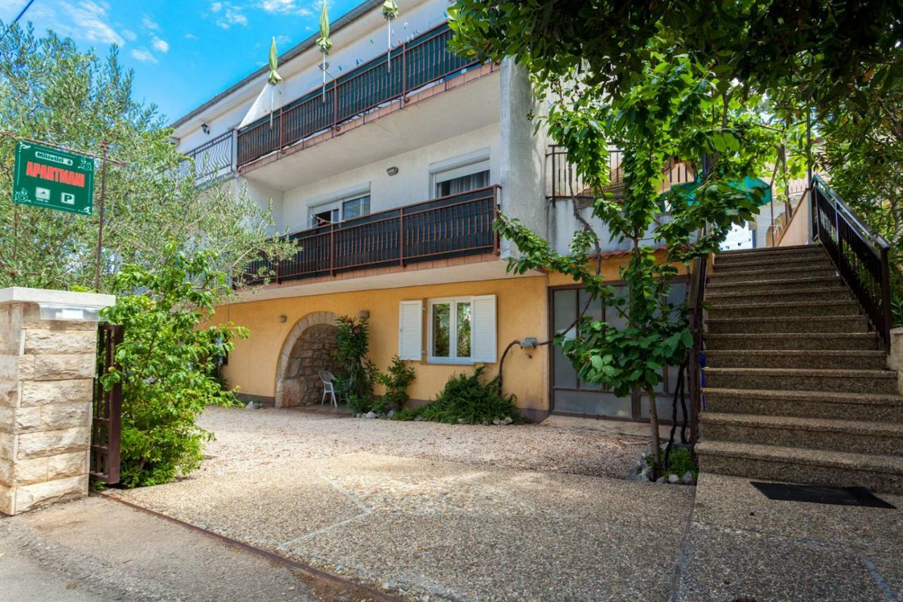 Marina Apartment Малинска Екстериор снимка