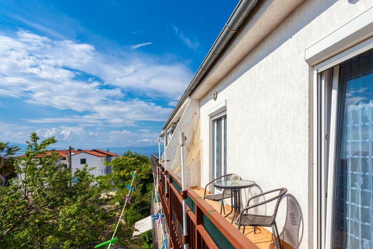 Marina Apartment Малинска Екстериор снимка