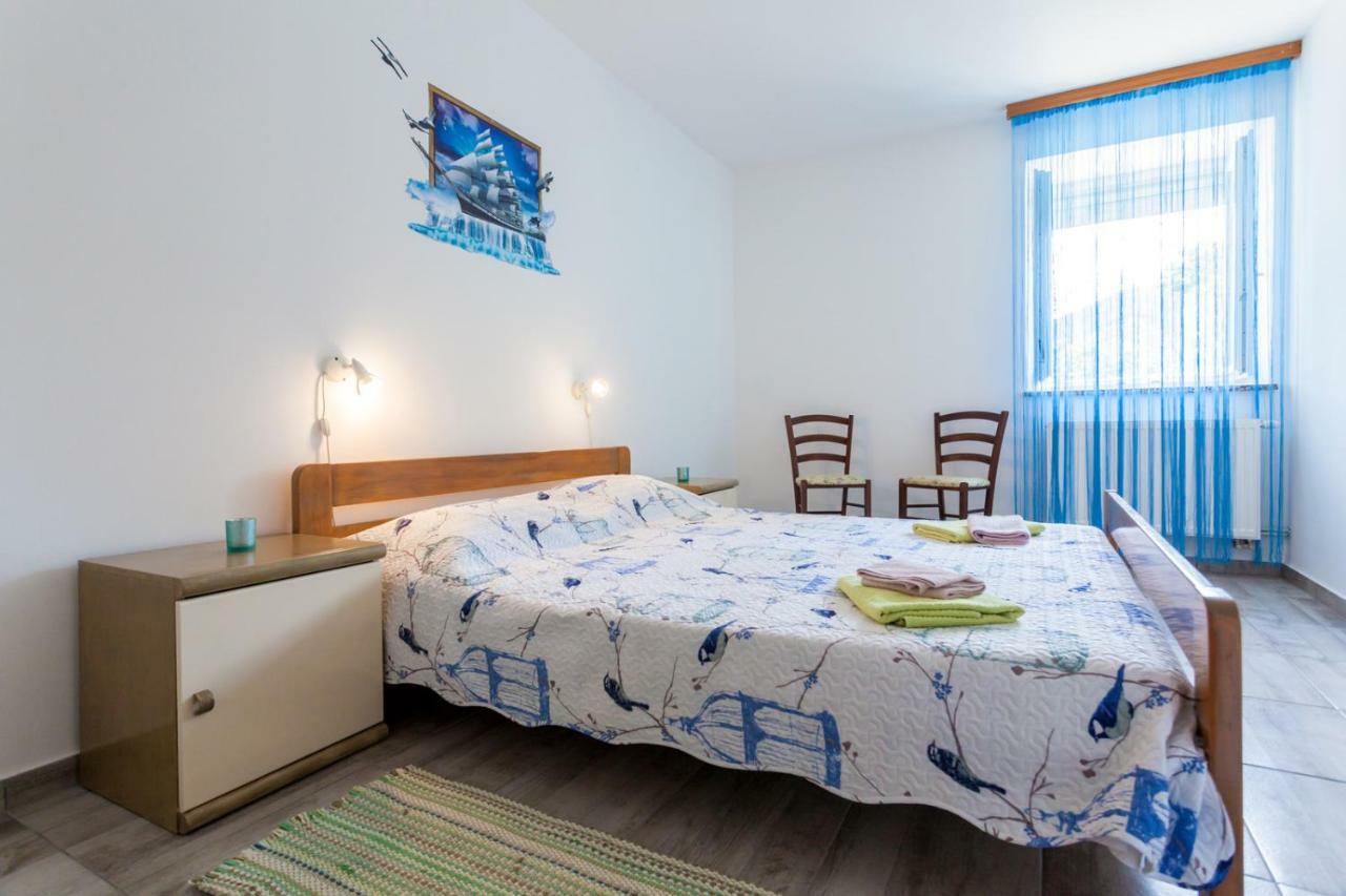 Marina Apartment Малинска Екстериор снимка